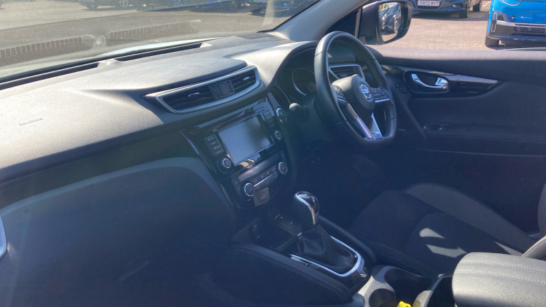 Nissan Qashqai 1.3 DiG-T 160 [157] N-Connecta 5dr DCT Glass Roof Petrol Hatchback